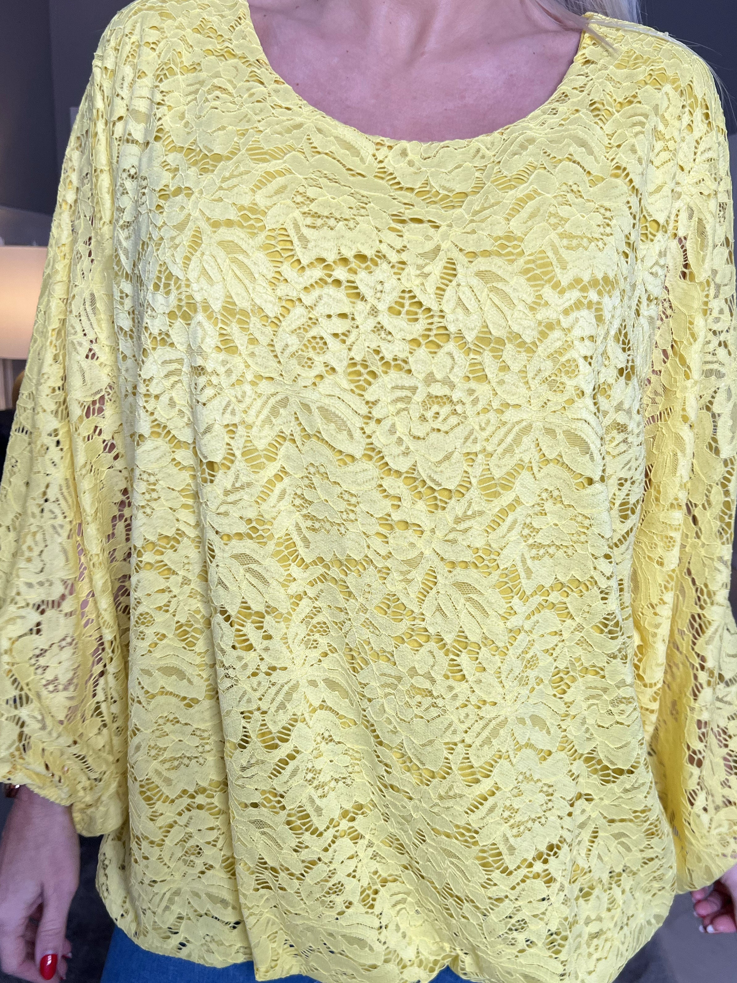 Destiny Lace - Spetsblus med fladdermusärmar